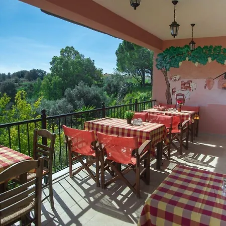 ホテル Filippion Mantzavináta